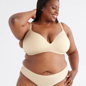 3 for 30$ Wingwoman contour bra Knix size 8. Seemless bra. Fits 40 to 42 D-DD-E